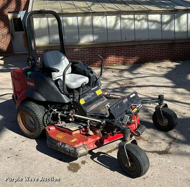 Image of Toro Groundsmaster 7210 equipment image 2