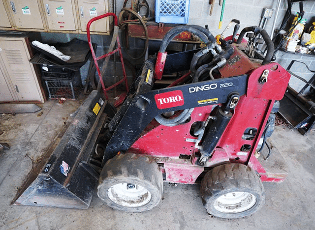 Image of Toro Dingo 220 equipment image 1