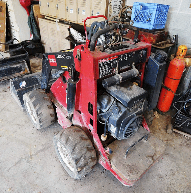 Image of Toro Dingo 220 equipment image 2