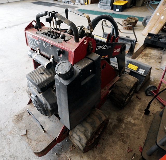 Image of Toro Dingo 220 equipment image 4