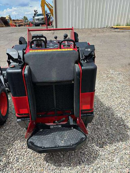 Image of Toro Dingo TX-1000 equipment image 3