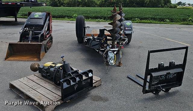 Image of Toro Dingo TX427 equipment image 1