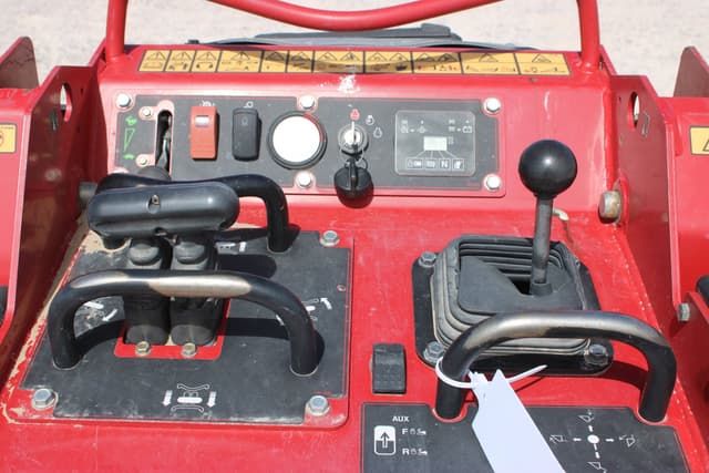 Image of Toro Dingo TX700 equipment image 3