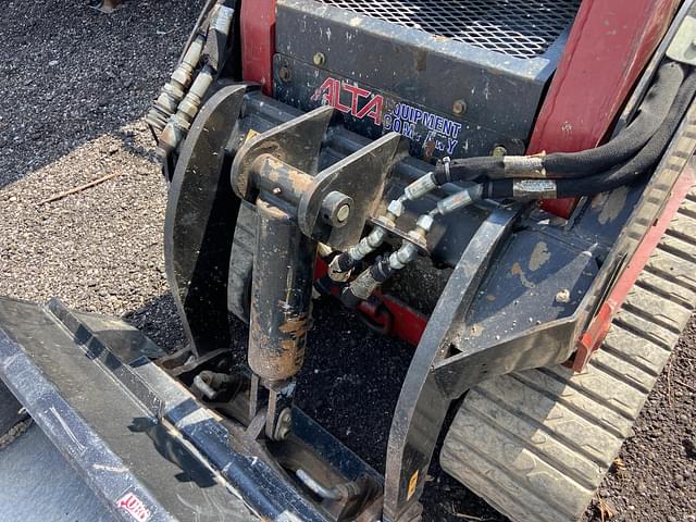 Image of Toro Dingo TX1300 equipment image 2