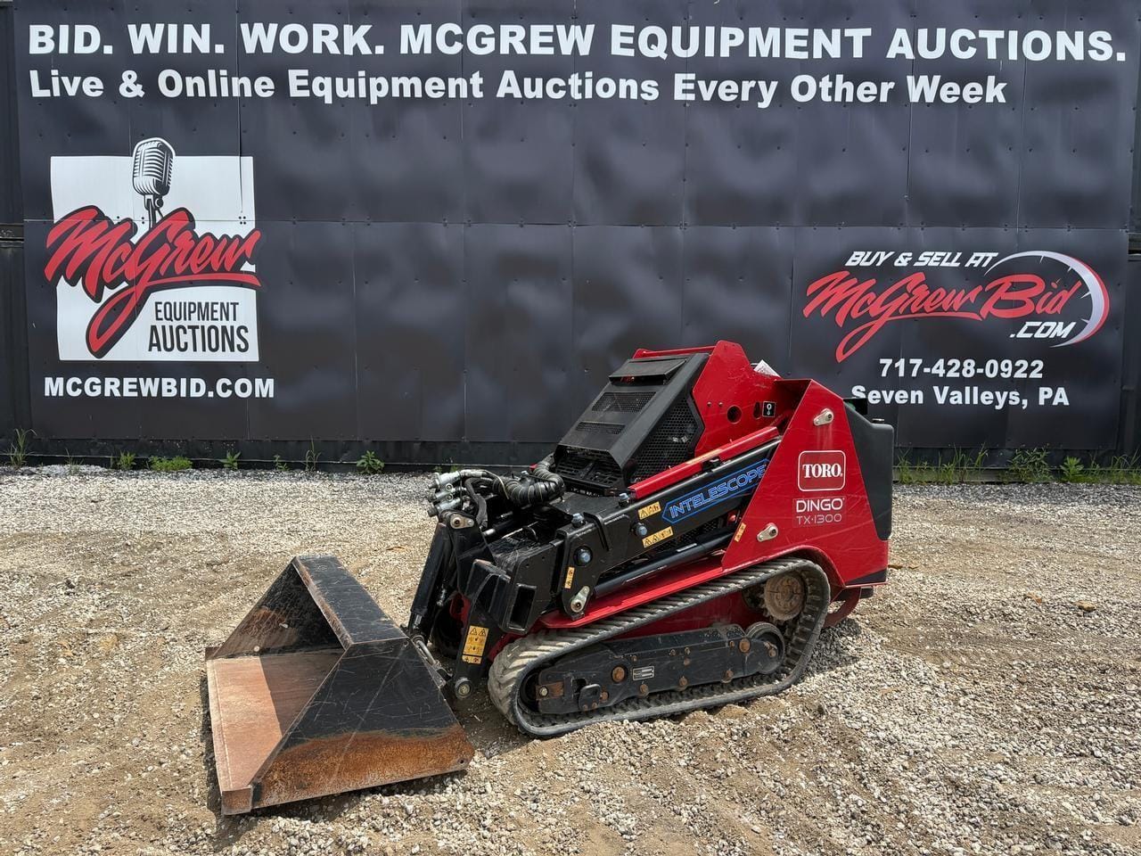 Toro Dingo TX1300 Equipment Image0