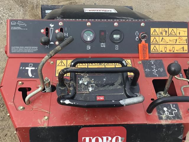 Image of Toro Dingo TX427 equipment image 4