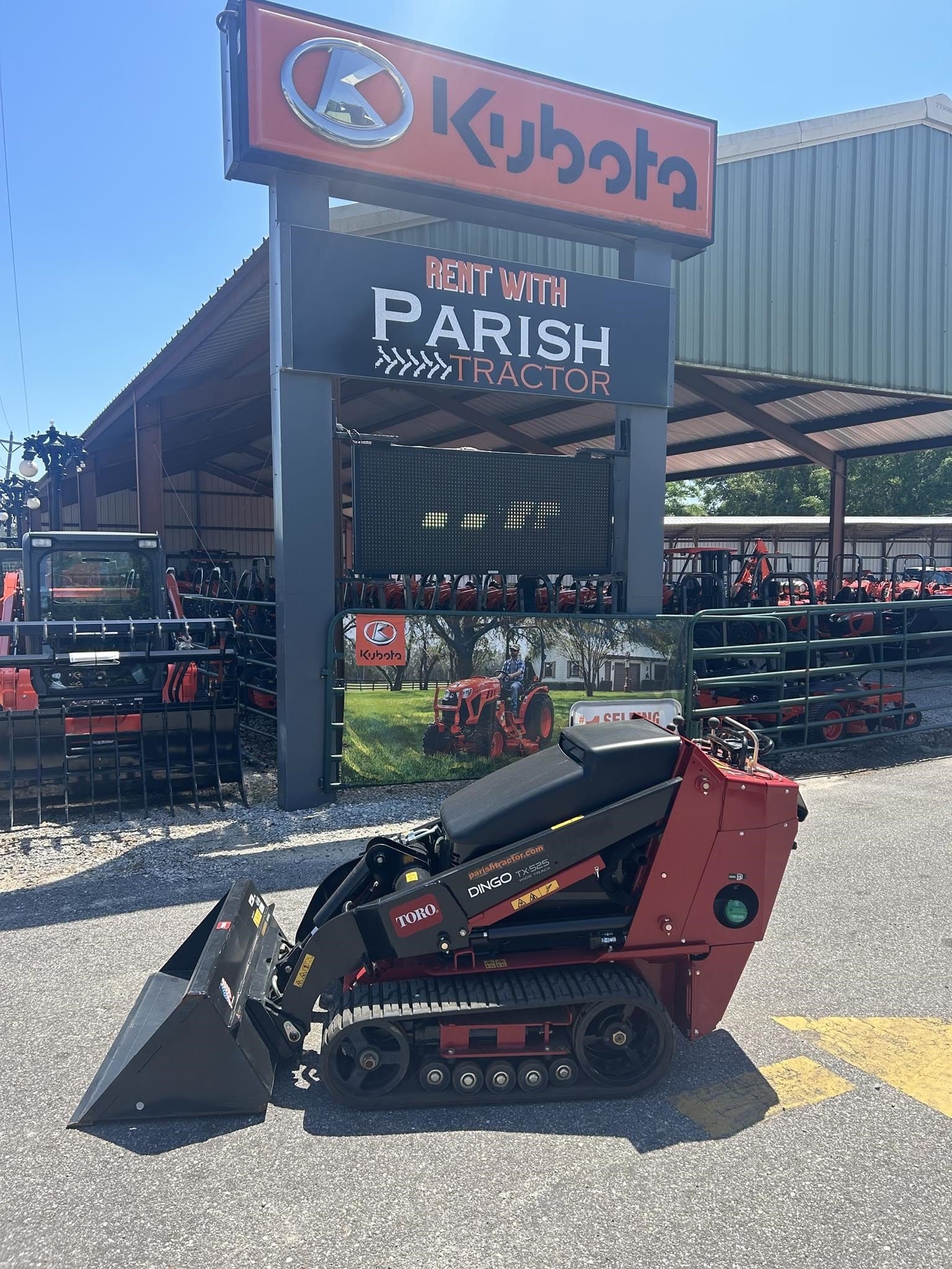 2024 Toro Dingo TX525 Equipment Image0