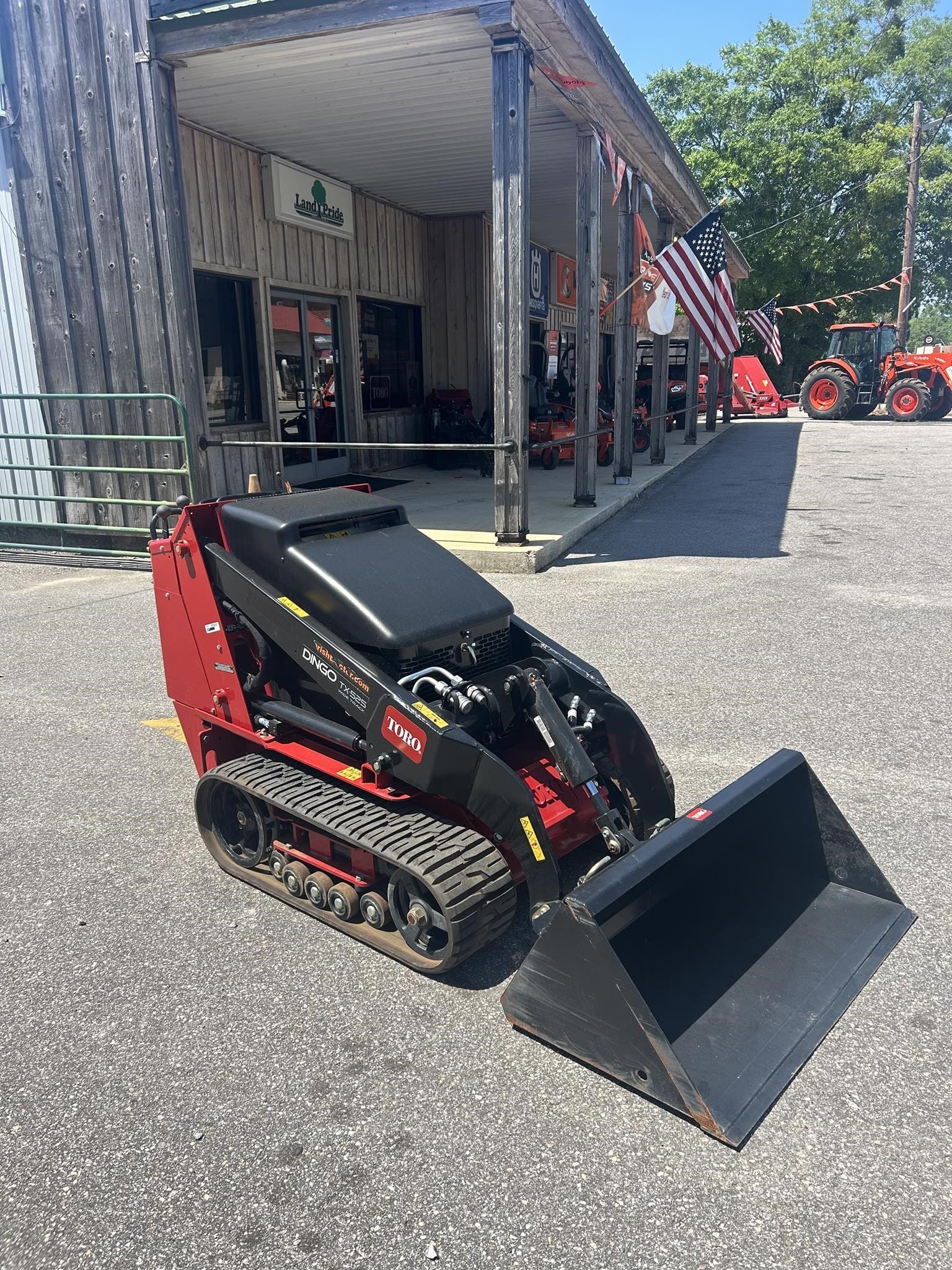 2024 Toro Dingo TX525 Equipment Image0