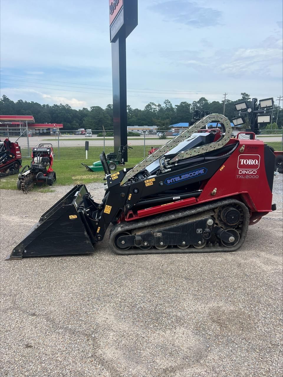 2023 Toro Dingo TXL2000 Equipment Image0