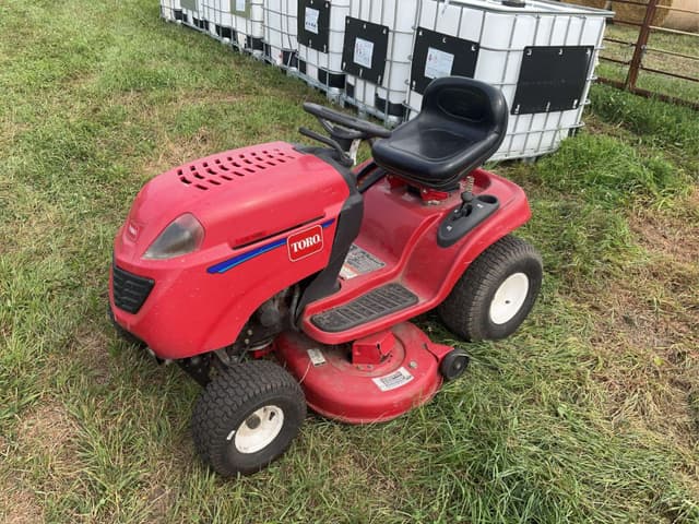 Image of Toro LX426 equipment image 1