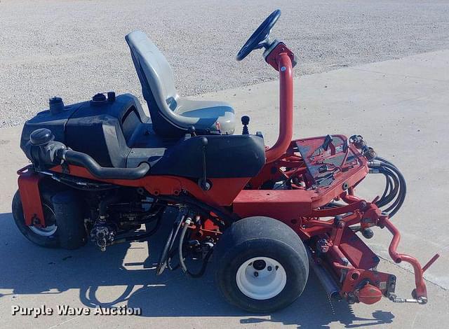 Image of Toro Greensmaster 3250-D equipment image 3