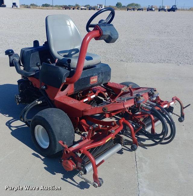 Image of Toro Greensmaster 3250-D equipment image 2