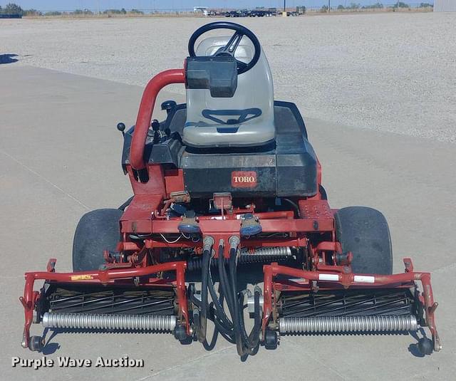 Image of Toro Greensmaster 3250-D equipment image 1