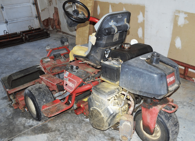 Image of Toro Greensmaster 3100 equipment image 2