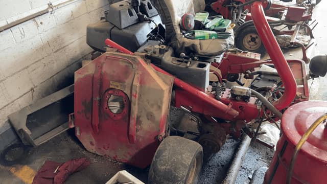Image of Toro Greensmaster 3150 equipment image 2
