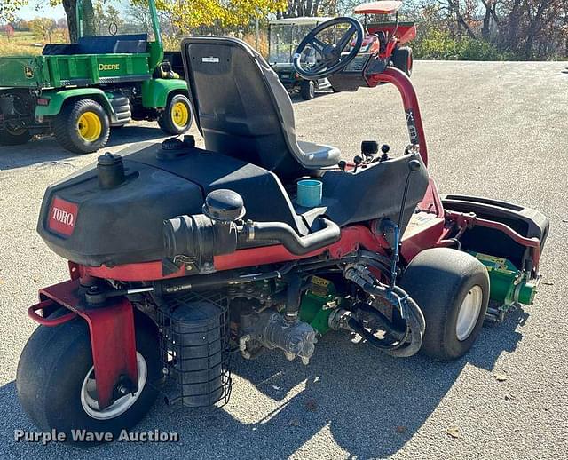 Image of Toro Greensmaster 3250-D equipment image 4