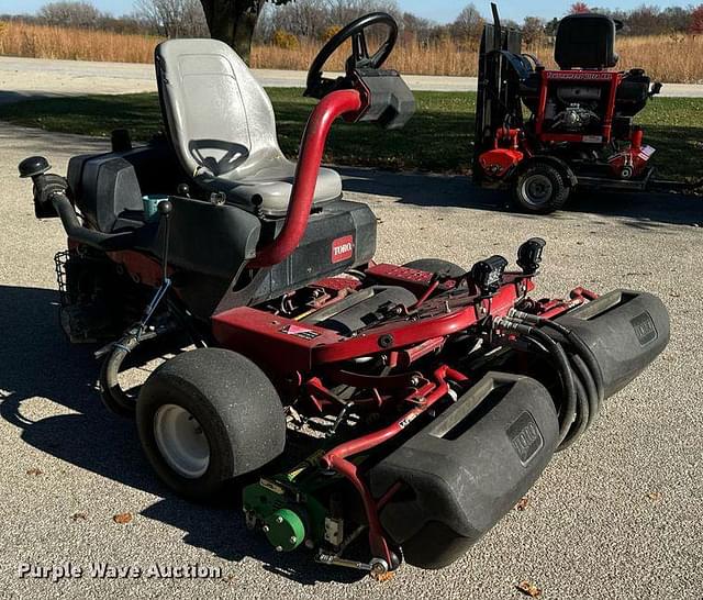 Image of Toro Greensmaster 3250-D equipment image 2