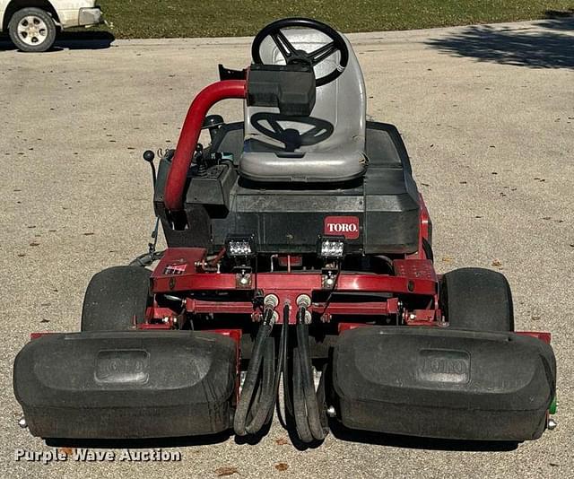 Image of Toro Greensmaster 3250-D equipment image 1