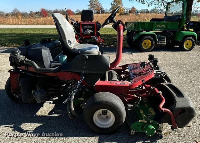 Image of Toro Greensmaster 3250-D equipment image 3