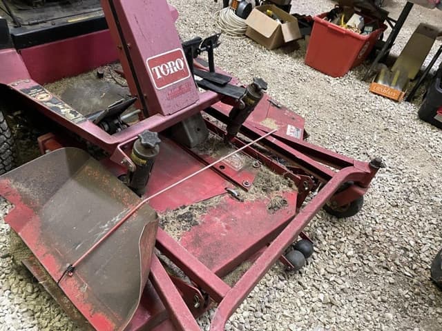 Image of Toro Groundsmaster 220-D equipment image 3