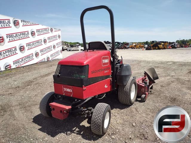 Image of Toro Groundsmaster 3280-D equipment image 4