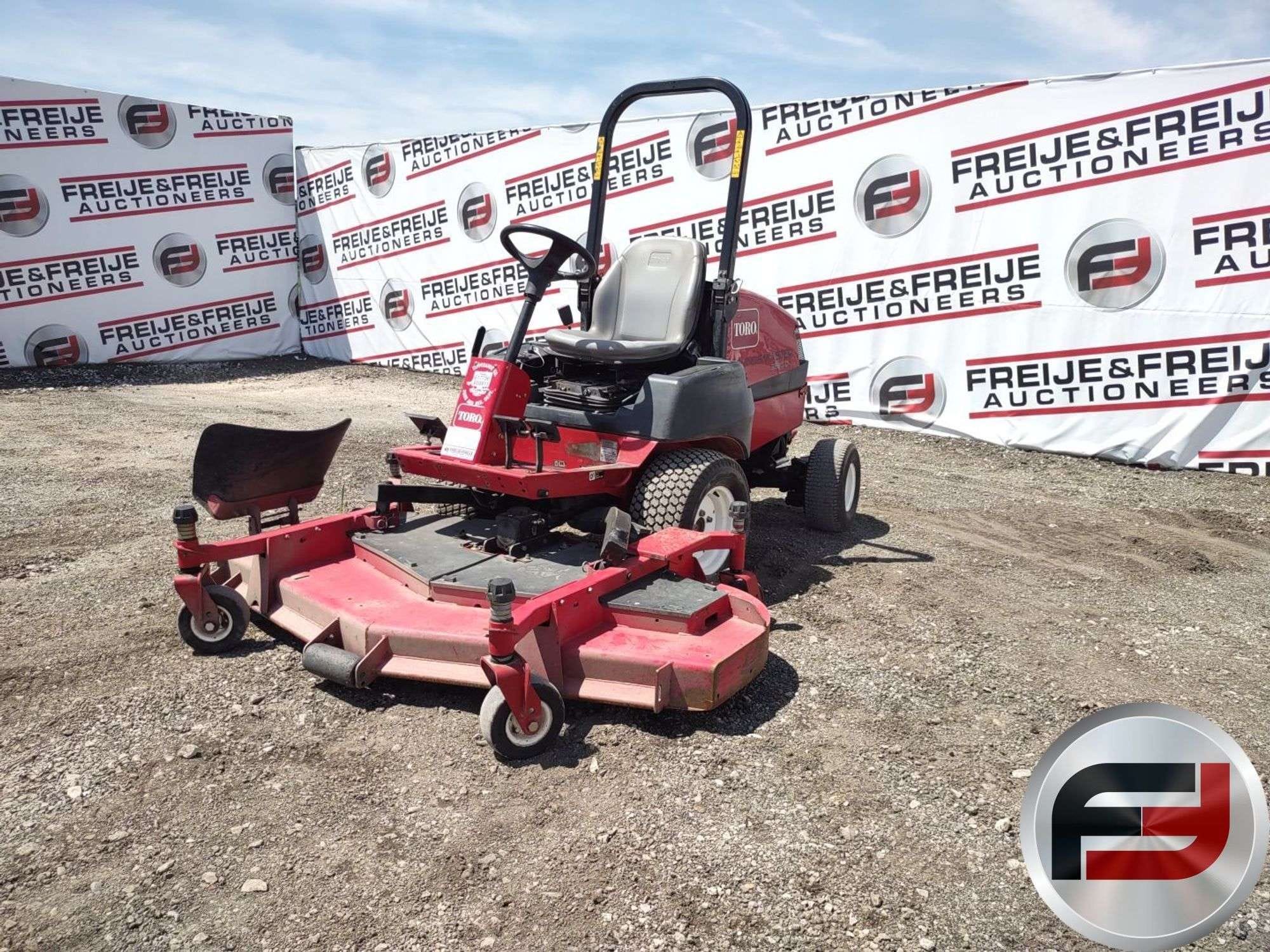 2013 Toro Groundsmaster 3280-D Equipment Image0
