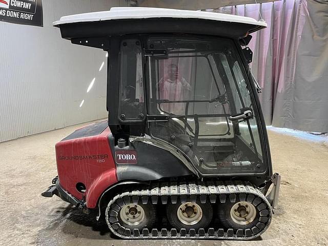 Image of Toro Groundsmaster 7210 equipment image 2