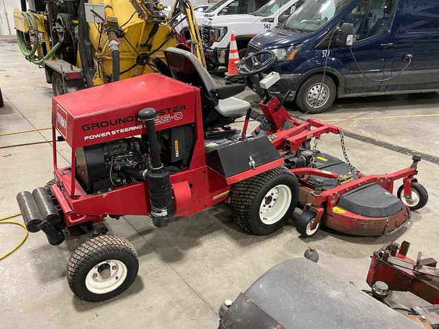 Image of Toro Groundsmaster 325-D equipment image 3
