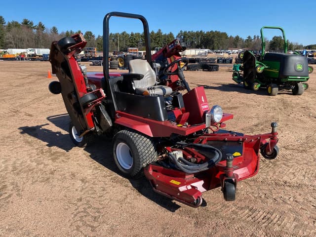 Image of Toro Groundsmaster 4000D equipment image 2