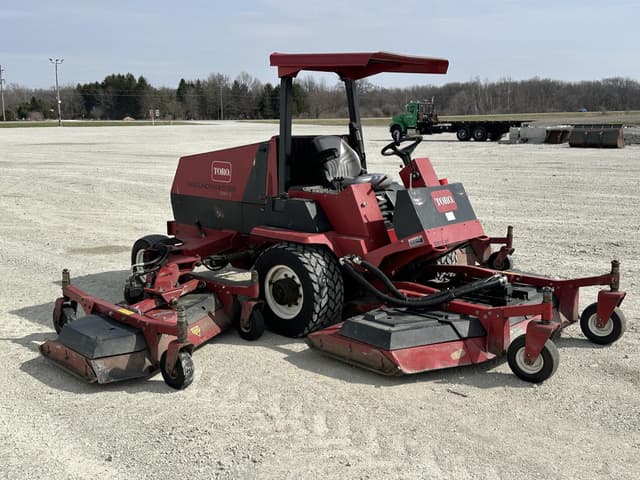 Image of Toro Groundsmaster 580D equipment image 2
