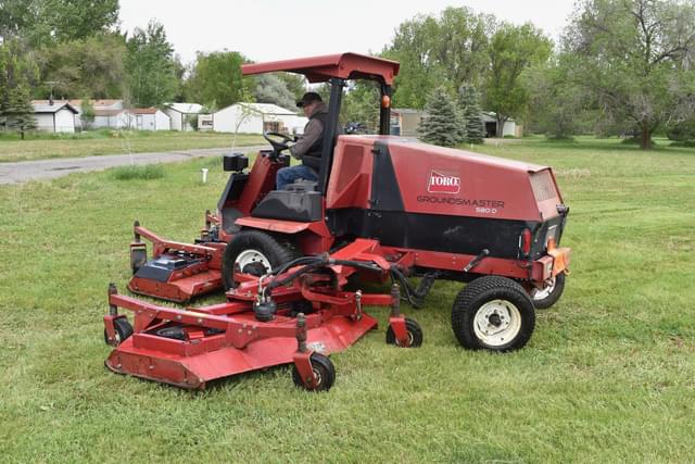 Image of Toro Groundsmaster 580D equipment image 2