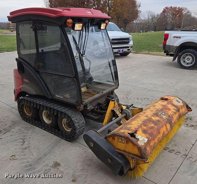 Image of Toro Groundsmaster 7210 equipment image 2