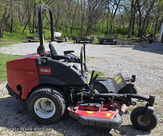 Image of Toro Groundsmaster 7210 equipment image 3