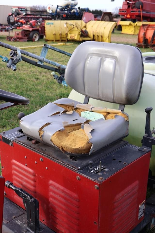 Image of Toro Multi Pro 1100 equipment image 4