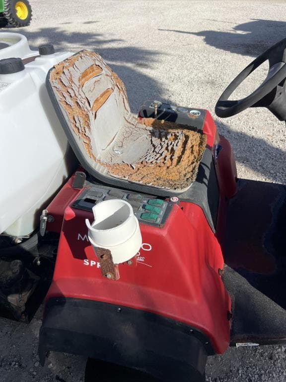 Image of Toro Multi Pro 1250 equipment image 4