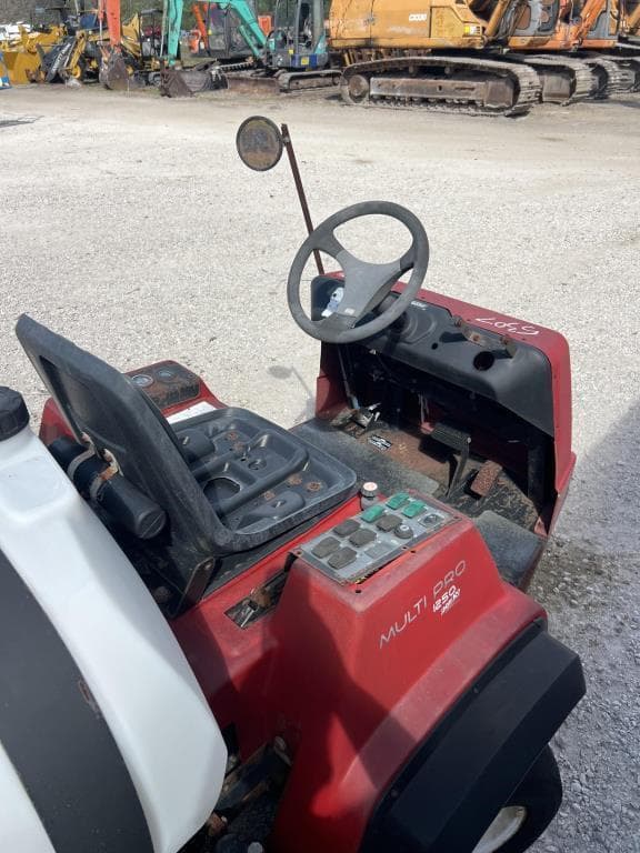 Image of Toro Multi Pro 1250 equipment image 4
