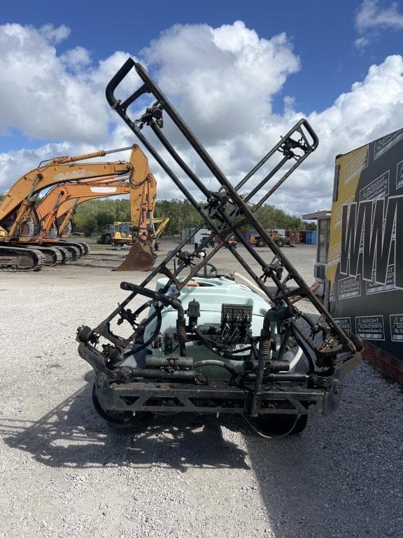 Image of Toro Multi Pro 1250 equipment image 2