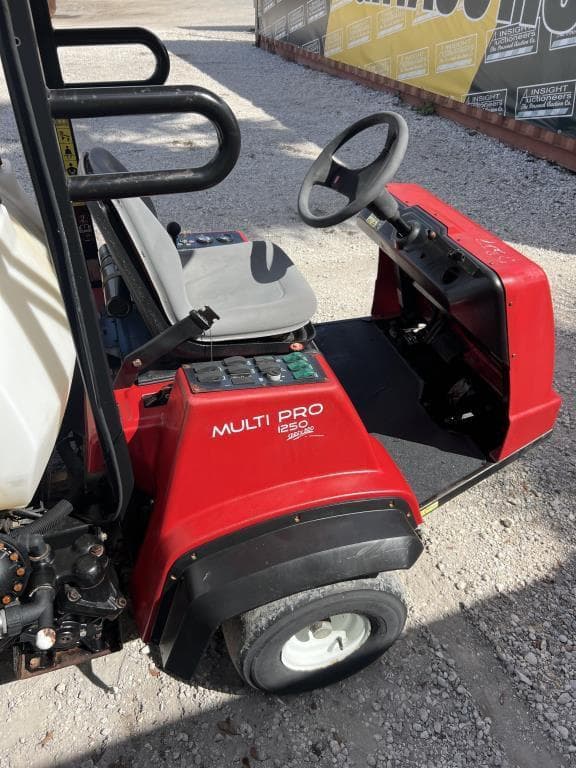 Image of Toro Multi Pro 1250 equipment image 3