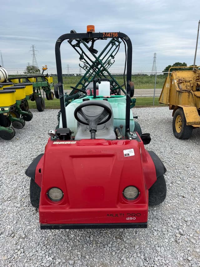 Image of Toro Multi Pro 1250 equipment image 2