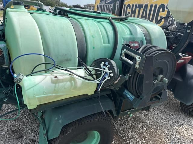 Image of Toro MULTI PRO 5800 equipment image 4