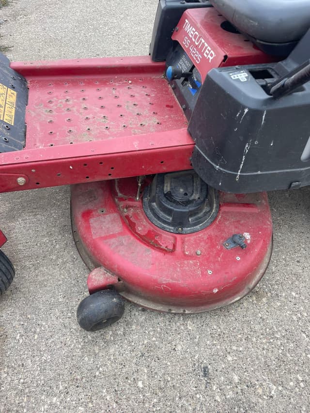 Image of Toro Timecutter SS4225 equipment image 4