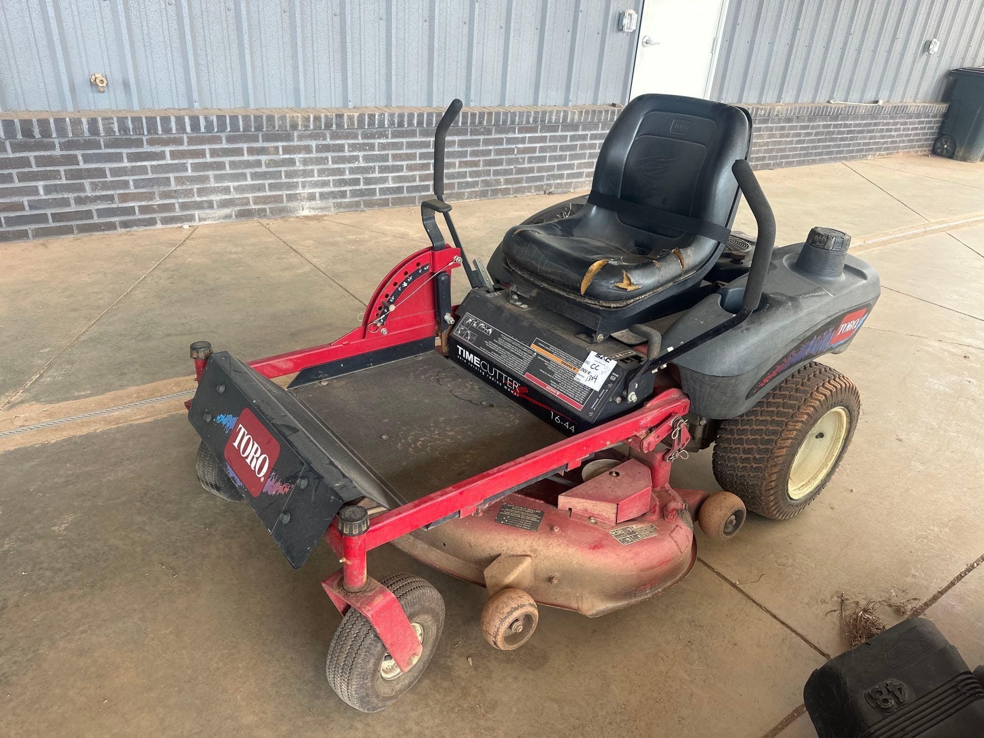 Toro Timecutter 16-44 Equipment Image0