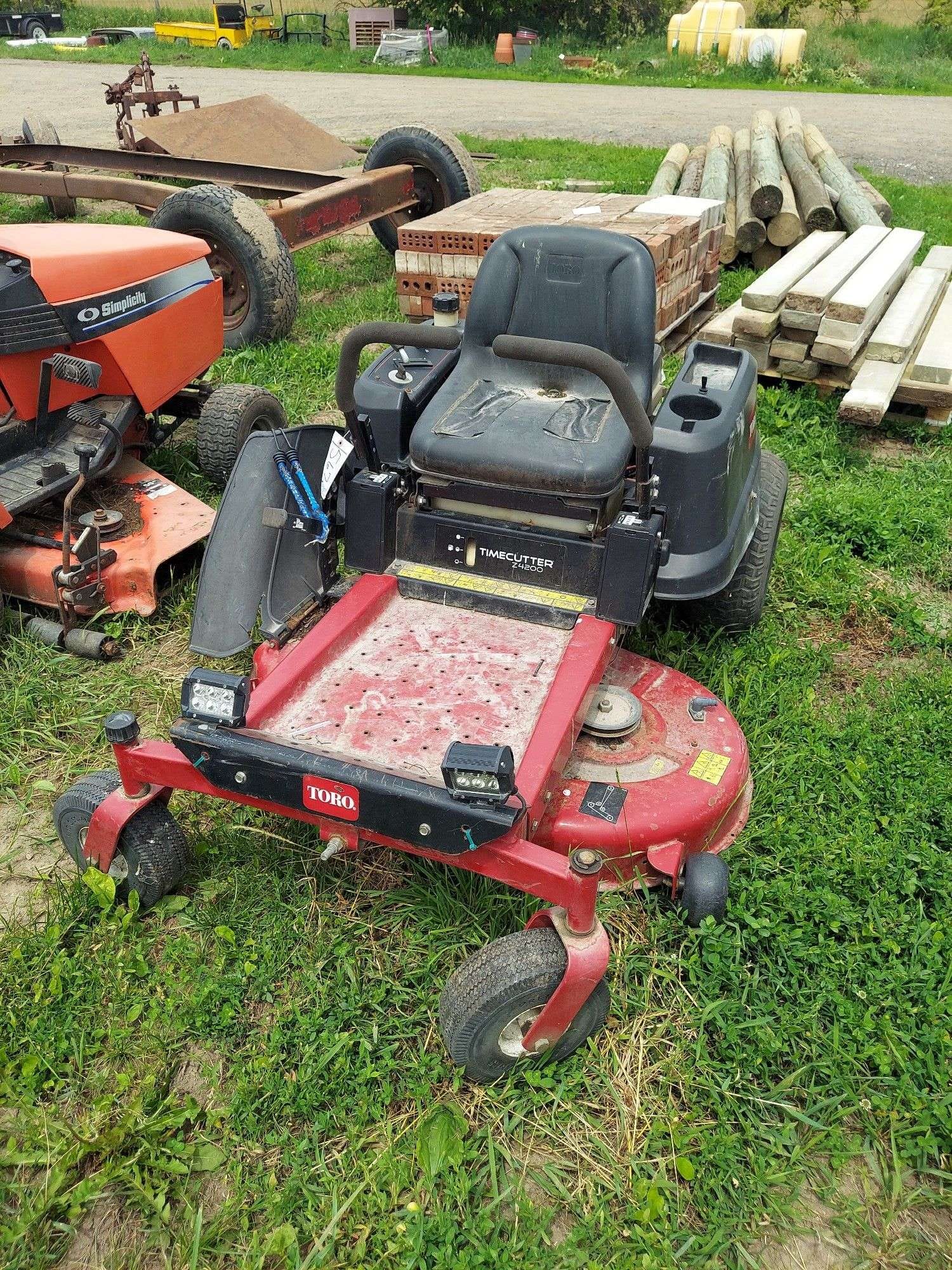 Toro Time cutter Z4200 Equipment Image0