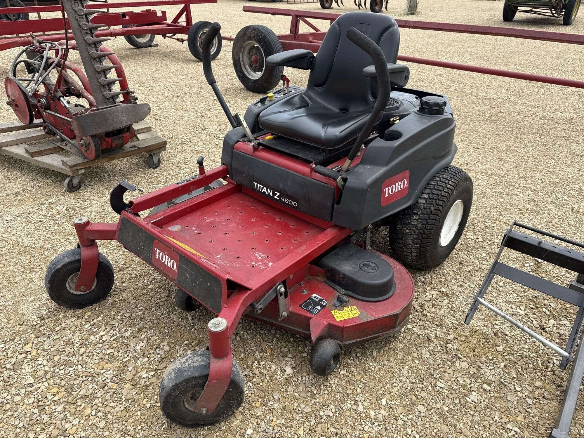 Toro Titan Z 4800 Equipment Image0