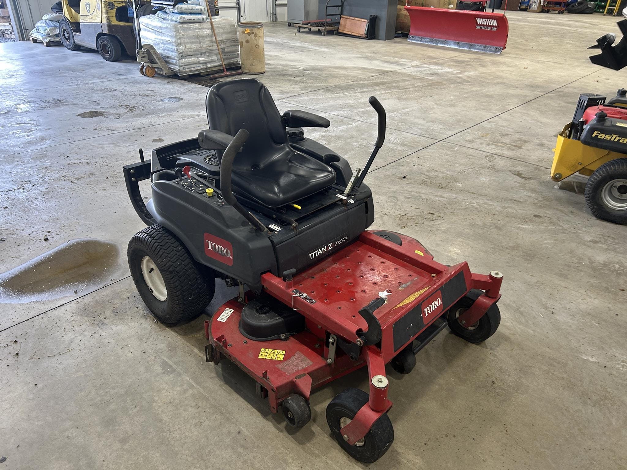 Toro Titan Z5200K Equipment Image0