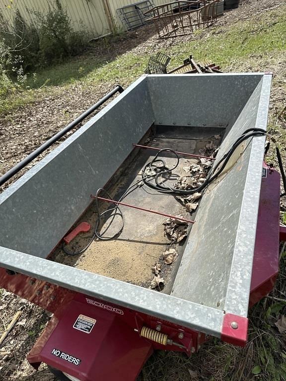 Image of Toro Top Dresser 2300 equipment image 2