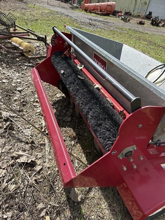 Image of Toro Top Dresser 2300 equipment image 3