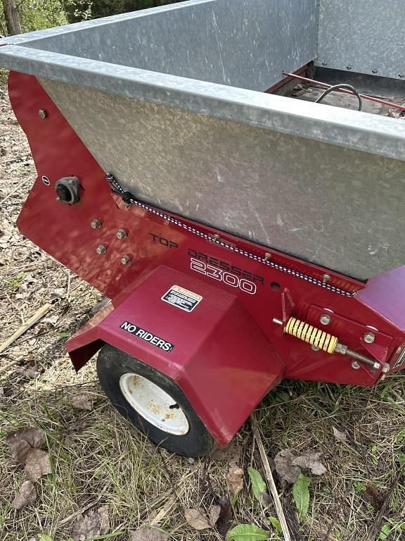 Image of Toro Top Dresser 2300 equipment image 1