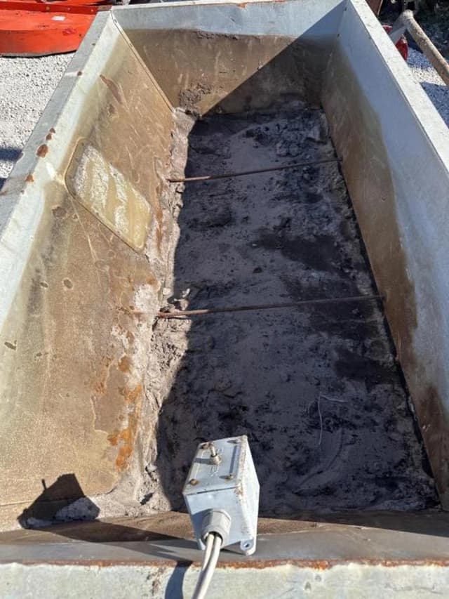 Image of Toro Top Dresser 2300 equipment image 2