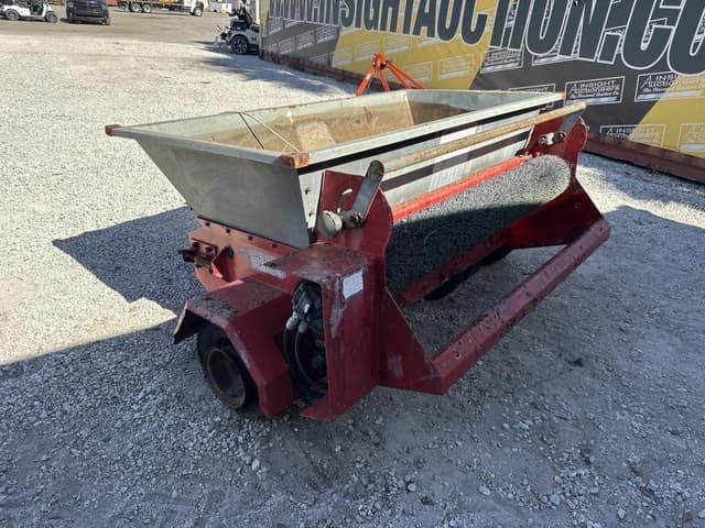 Image of Toro Top Dresser 2300 equipment image 1